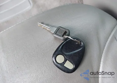 1998 Chevrolet K1500 Sportside z USA, uszkodzony, nr VIN 2GCEK19R8W1135151